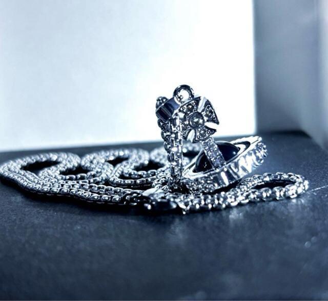 Vivienne Westwood ^Cj[I[u lbNX ubN   uh 