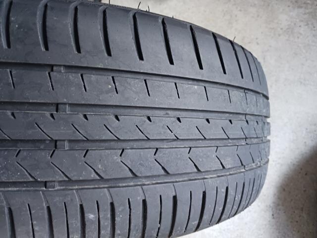 215/35R19 ă^CAA~Zbg