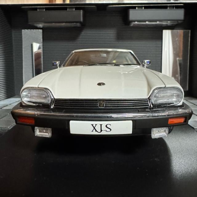 ŖWi I[gA[g 1/18 WK[ XJ-S zCg1980  zr[ 