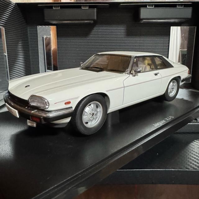ŖWi I[gA[g 1/18 WK[ XJ-S zCg1980  zr[ 