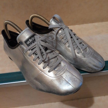 adidas OKAPI Vo[ Xj[J[ IJs A AfB_X
