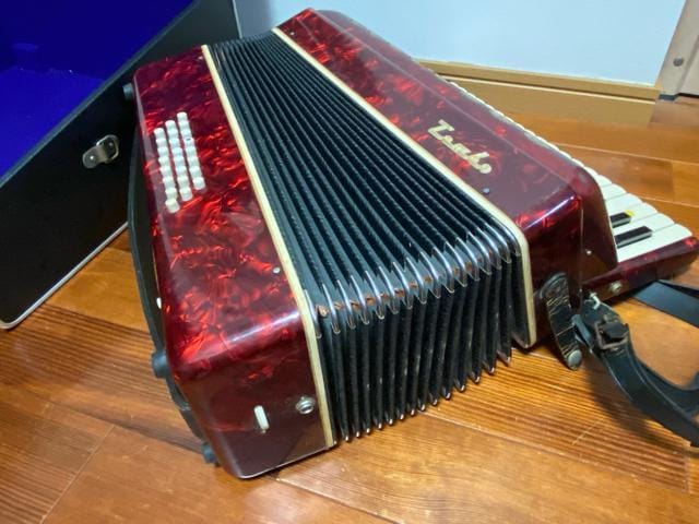 Tombo アコーディオン　専用ケース付き　動作品　良品　1905-02-1 Tombo アコーディオン 専用ケース付き 動作品 良品 1905-02-1