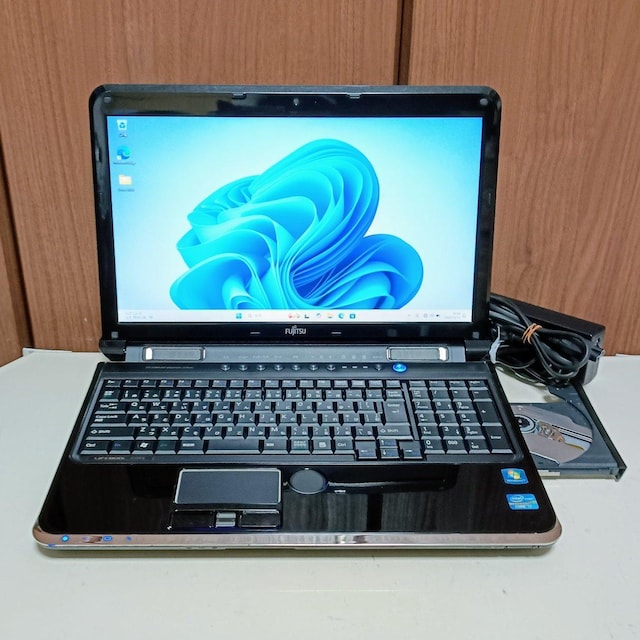 FUJITSU LIFEBOOK Corei7 16GB SSD512GB WebJ Blu-ray Windows11  PC{/Ӌ@ 