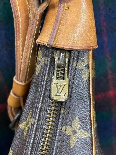 LOUIS VUITTON  uE V_[obO CBg obO@fB[X@MI 864  uh 