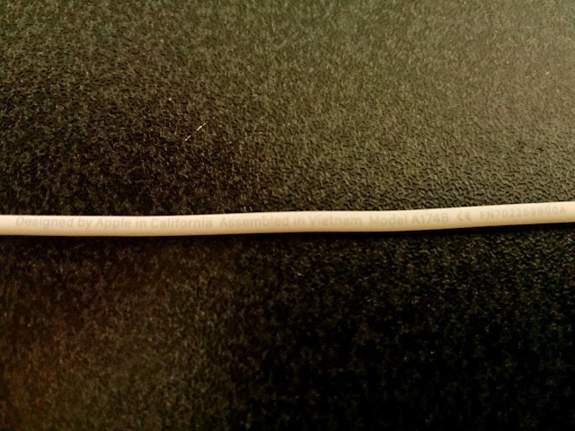 yiEzApple Ear Pods with Lightning Connector  Ɠd/AV 
