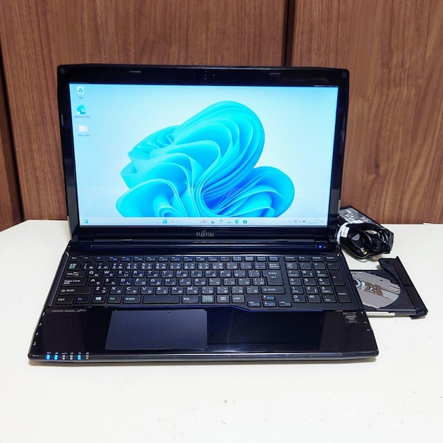 FUJITSU LIFEBOOK Corei7 8GB SSD256GB u[C Word Excel WebJ  PC{/Ӌ@ 