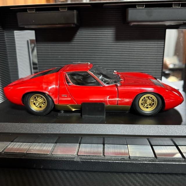 ŖWi  1/18 {M[j ~E P400SV bh  zr[ 