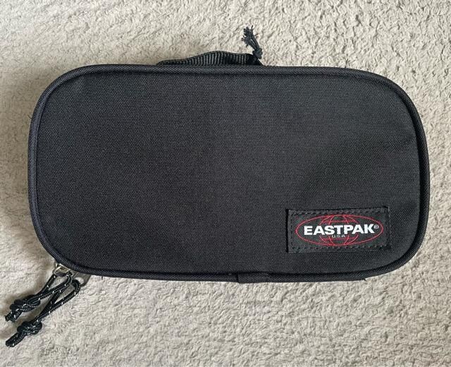 Vi@EASTPAK(C[XgpbNjUSA  Flat Oval~j|[`@ubN@AEghA