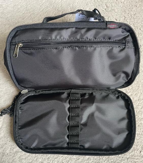 Vi@EASTPAK(C[XgpbNjUSA  Flat Oval~j|[`@ubN@AEghA