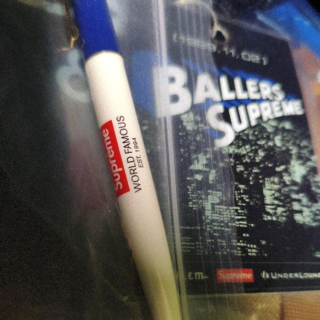 Supreme vip memeber pass bic pen 4{set   uh 