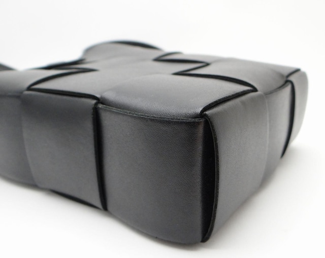 BOTTEGAVENETA {beKEFl^ JZbg ~j NX{fBobO V_[obO ubNUSED  uh 