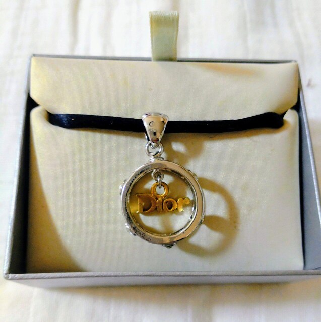 ŏI啝l@@A@izChristian Dior@`[J[@lbNX