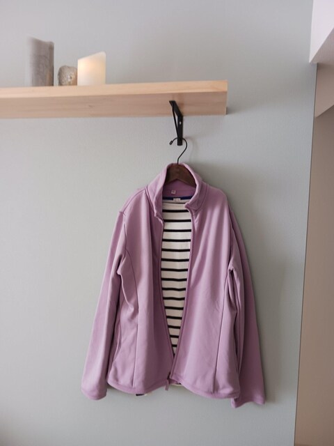 UNIQLOE^~t[X̂WbvAbv