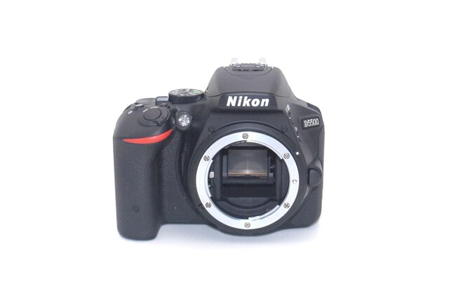 S񐔂킸82Nikon D5500 {fB  Ɠd/AV 