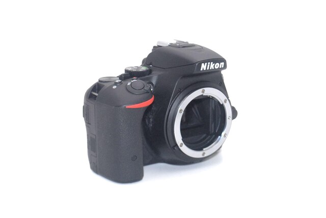 S񐔂킸82Nikon D5500 {fB  Ɠd/AV 