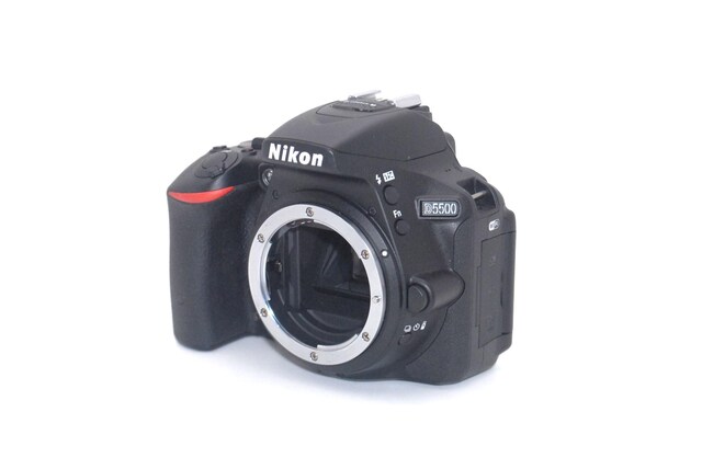 S񐔂킸82Nikon D5500 {fB  Ɠd/AV 