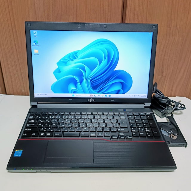 m[gp\R Windows11 Office FUJITSU LIFEBOOK Corei5 8GB SSD256GB  PC{/Ӌ@ 
