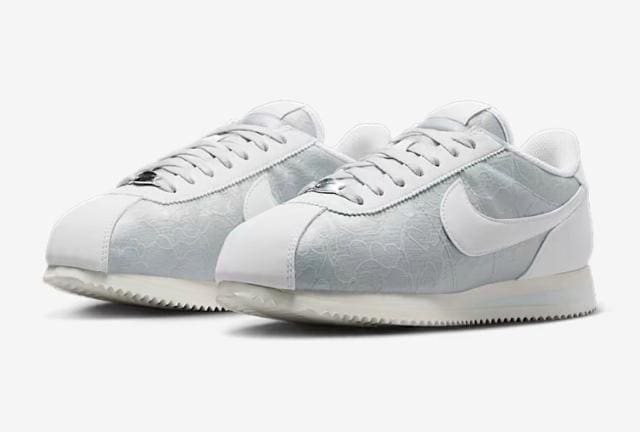 NIKE Rebc   uh 