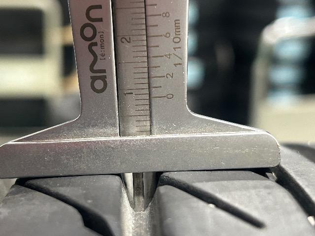 8072124)ObhC[zCg^[pԗpÃ^C4{nCG[XLo215/65R16C109/107R  /oCN
