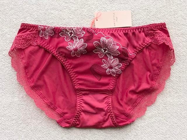 Triumph AMOSTYLE V[c MTCY ԎhJ bh  