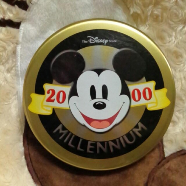 fBYj[XgA MILENNIUM COUNTDOWN 2000 BADGE