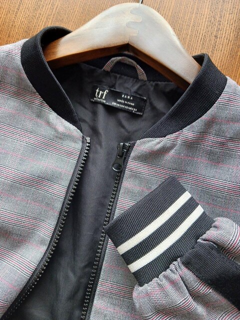 ZARA/trfO`FbNƃmg[̏HFAE^[