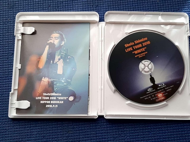 BD đ LIVE TOUR 2018 gWHITE" {ٌ  CD/DVD/rfI 
