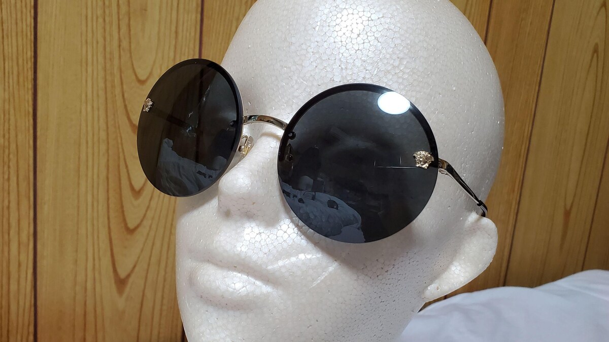 GIANNI VERSACE ジャンニ ヴェルサーチ メデューサ サングラス 黒 正規未レア ヴェルサーチ クラシック メデューサロゴ ラウンド