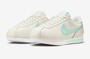 NIKE Rebc U[