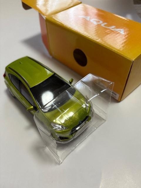 TOYOTA AQUA @P^30 tgpflesh Green fB[[񔄕i  zr[ 