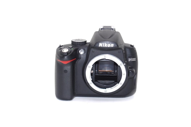 S8928Nikon D5000 {fB  Ɠd/AV 