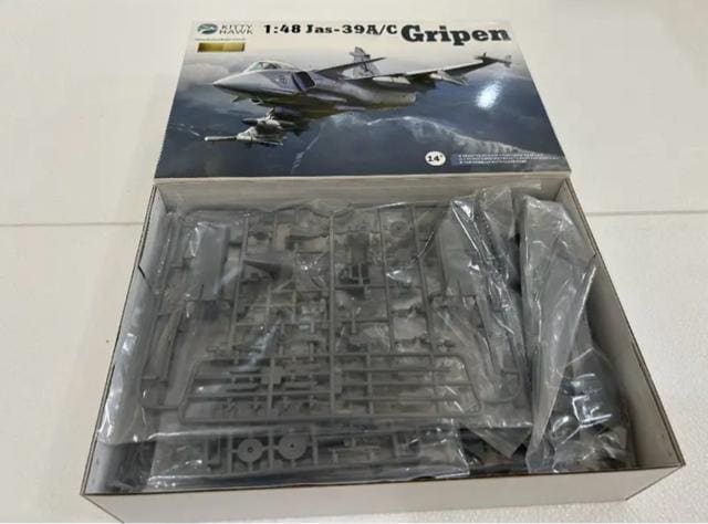 Kitty Hawk Model(LeBz[Nf) JAS 39B/D Oy (vf)  zr[ 