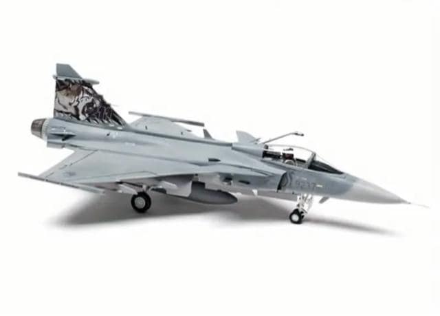 Kitty Hawk Model(LeBz[Nf) JAS 39B/D Oy (vf)  zr[ 