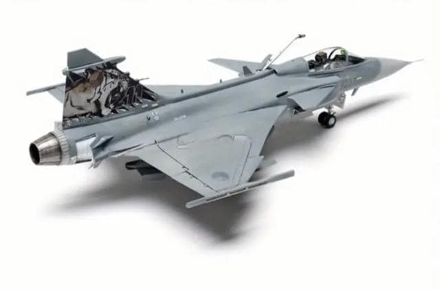Kitty Hawk Model(LeBz[Nf) JAS 39B/D Oy (vf)  zr[ 