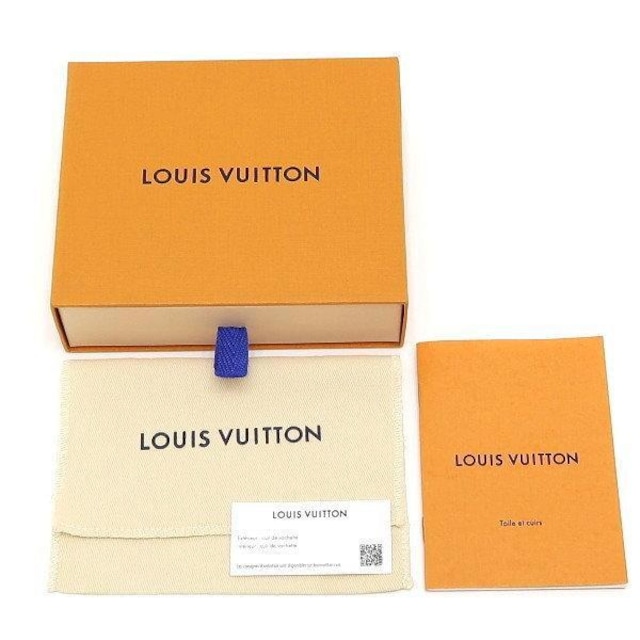  { Vil  LV CBg gU[ J[hP[X h  ubN lC ۑ  M69044  uh 
