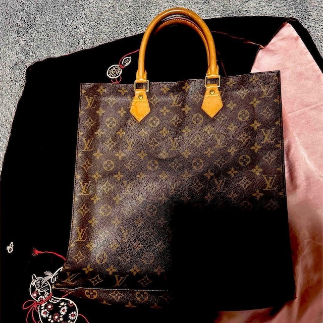 LOUIS VUITTON CBgg[g[obOmOTbNv !B  jt@bV 