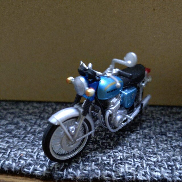 ~j`A@z_CB750 Zbg  zr[ 