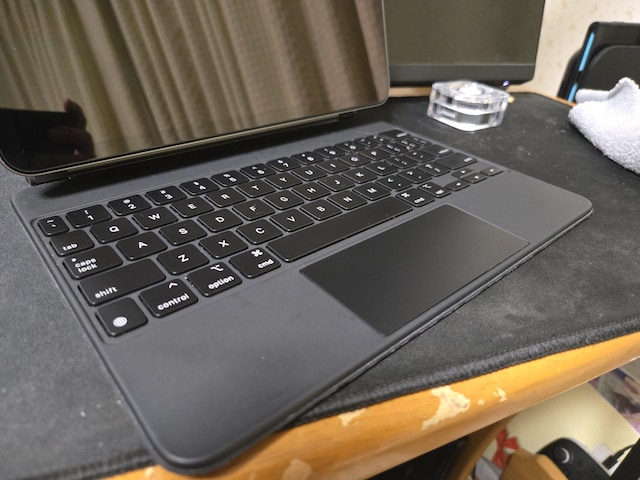 ipad air 11C`(M2)@Magic KeyboardZbg  PC{/Ӌ@ 