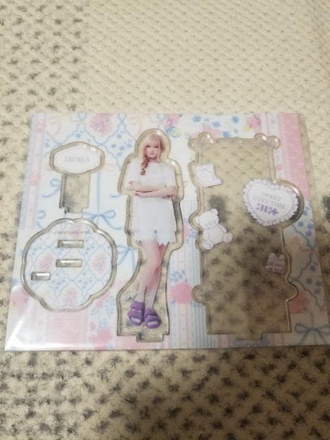 ILLIT  IROHA  Zbg  ^gObY 