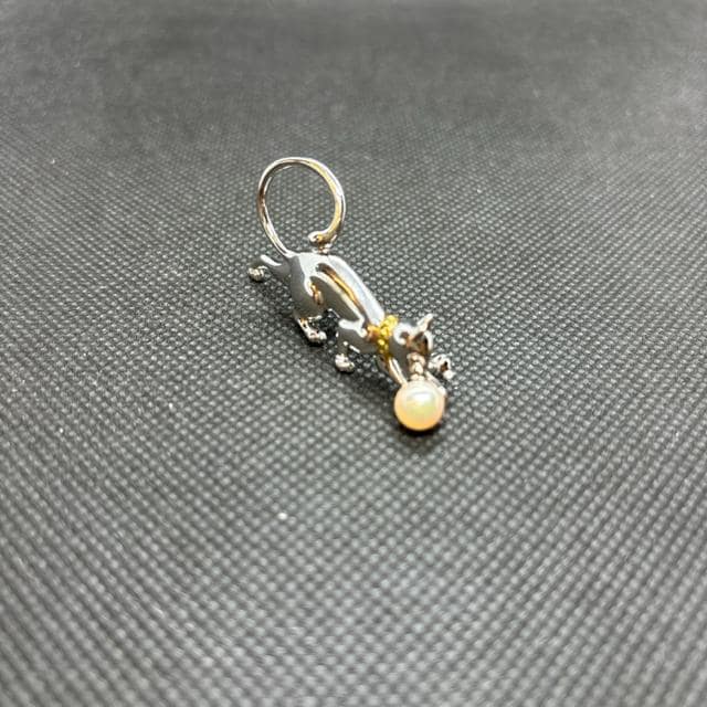 ミキモト MIKIMOTO ピンブローチ ねこ - メルカリ