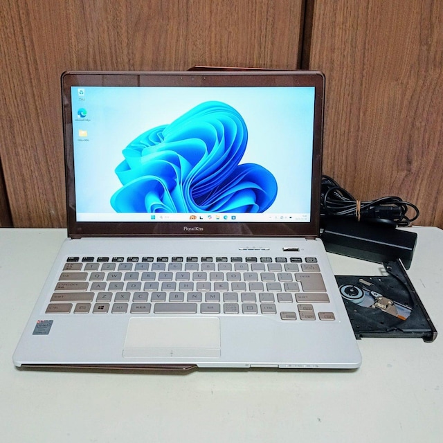 FUJITSU LIFEBOOK Corei5 8GB SSD512GB ^b`pl DVD WebJ Office  PC{/Ӌ@ 