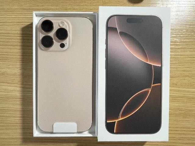 iPhone 16 Pro (یtBEیP[XEیJtBt)   Ɠd/AV 