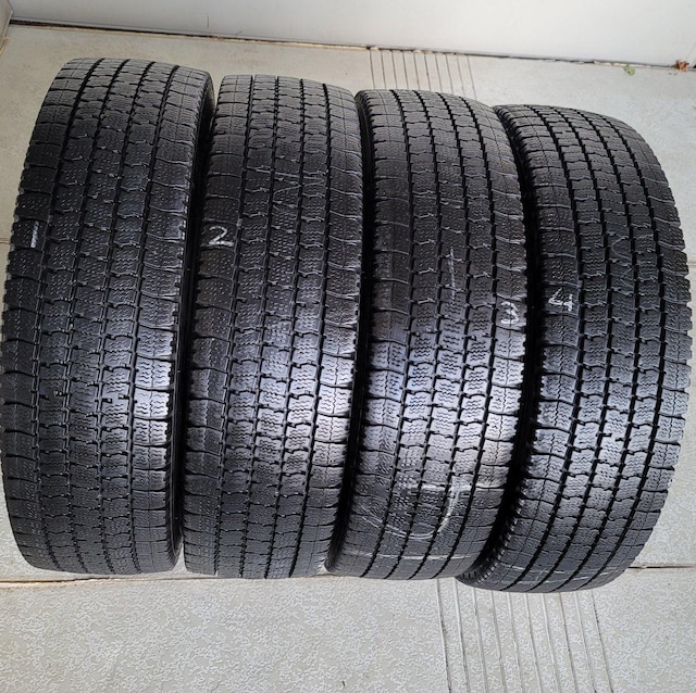 205/70R17.5 115/113L LT S{Zbg@TOYO TIRES DELVEX 2020N ^ gbN  /oCN