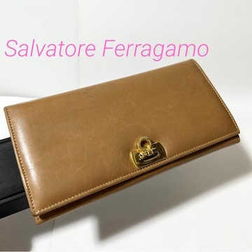 Salvatore Ferragamo tFK K`[j U[ ܂ z uE