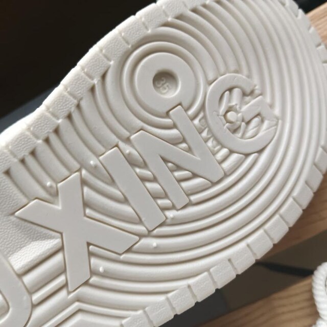 Vi 22.5cm fB[X Xj[J[ zCg V[Y C   t@bV 