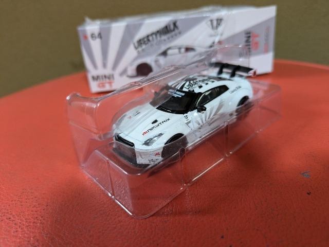 miniGT LBWorks Nissan GT-R White oeB[EH[N  zr[ 