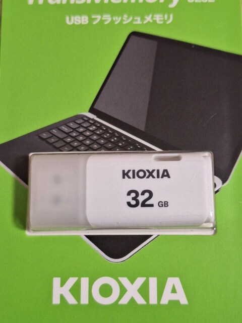 yVigpzKIOXIA USB 32GB USB2.0 