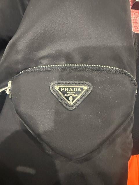 PRADA{o[WPbg  jt@bV 