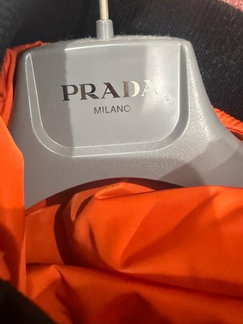 PRADA{o[WPbg  jt@bV 