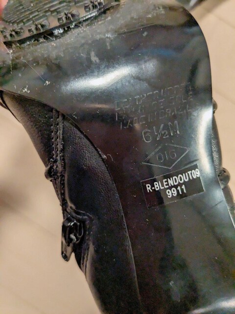 nine WEST u[c